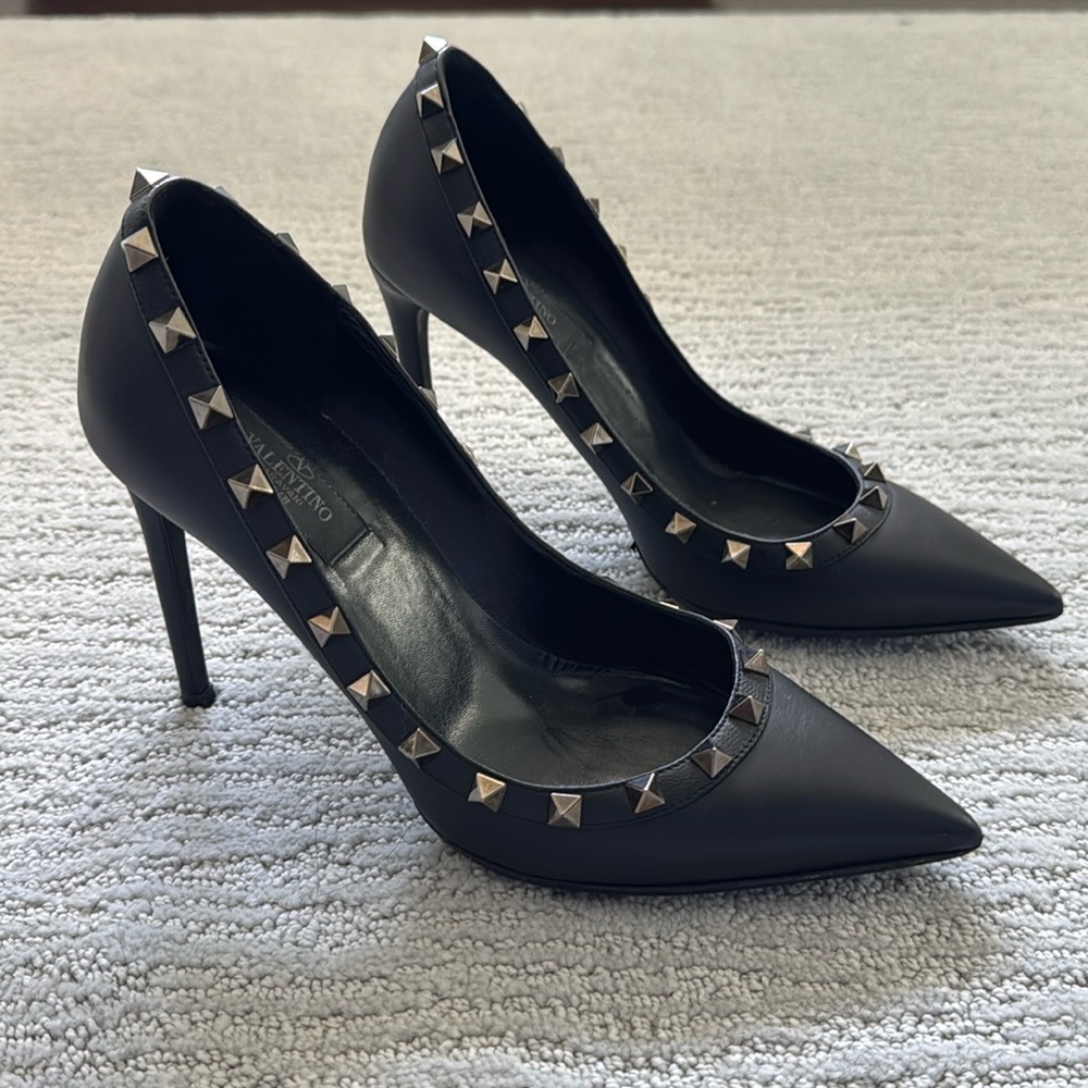 Valentino Rockstud Black Pumps